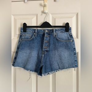 NWOT! Forever21 High Rise Jean Shorts: Size 28